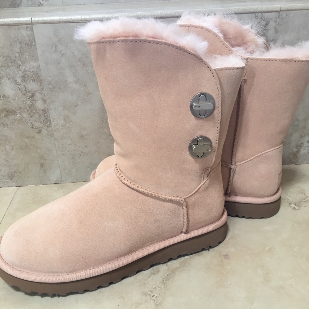 UGG Women’s Classic Short Turnlock Size 7 Fur Boot